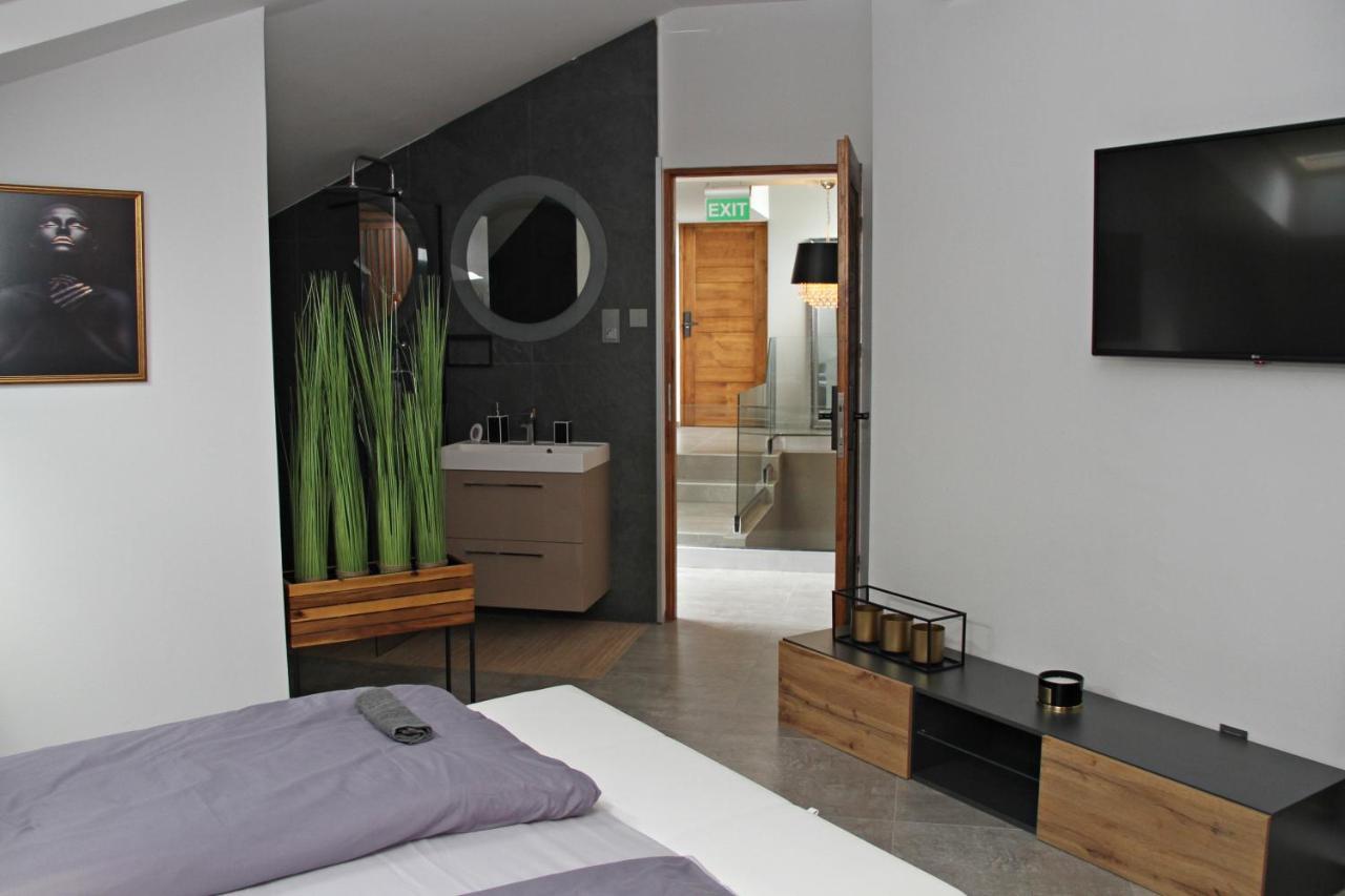 Player'S Pool&Rooms Vonyarcvashegy Luaran gambar