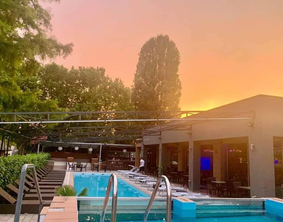Player'S Pool&Rooms Vonyarcvashegy Luaran gambar